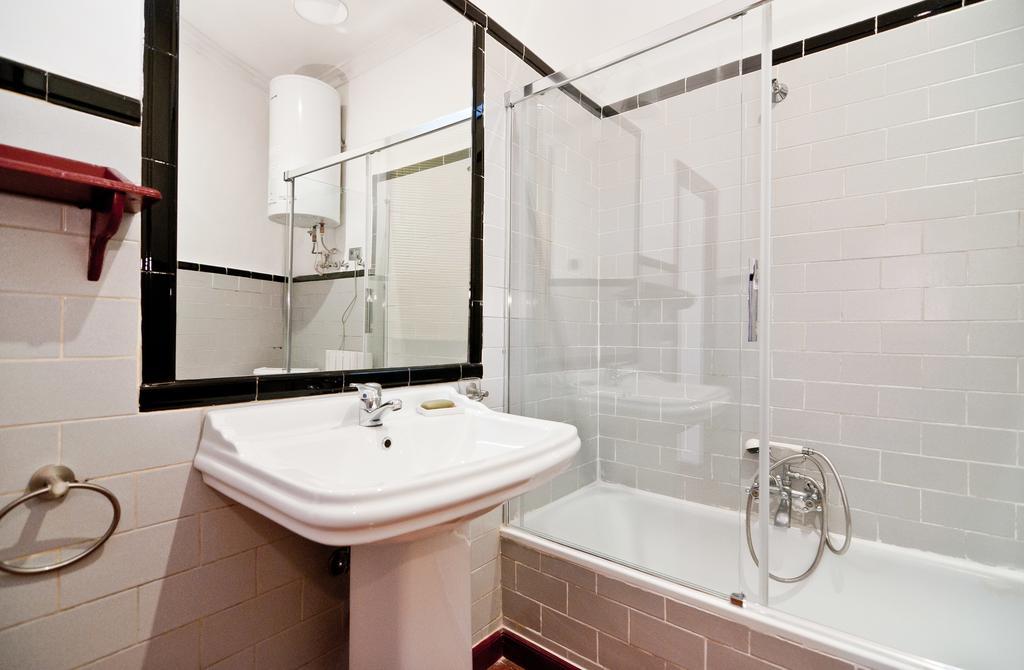 Apartamentos Madrid Retiro Phòng bức ảnh